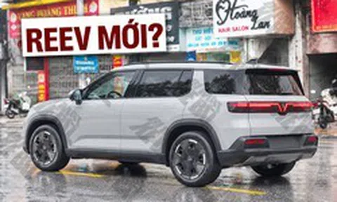 SUV mới của VinFast để lộ dải LED cách điệu bắt mắt cùng kích thước khủng ‘át’ cả VF 6, có thể là REEV như VF Wild
