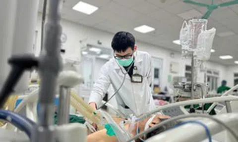 Bác sĩ cảnh báo không chủ quan với cúm A: Sốt nhẹ vẫn có thể suy hô hấp nhanh