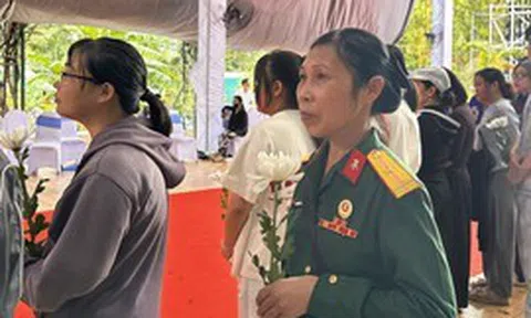 Cựu Thanh niên xung phong bay từ Bắc Ninh vào TP.HCM, mang theo balo bánh nước để ở lại lâu nhất bên đồng đội