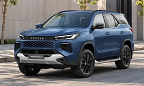 Toyota Fortuner thế hệ mới tiếp tục lộ diện tại Thái Lan: Đầu xe đổi thiết kế, chờ ngày đấu Ford Everest