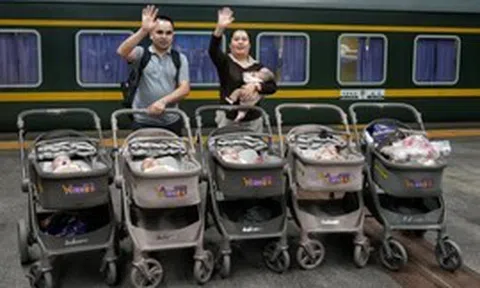Hành trình ấm tình người giúp 5 em bé 8 tháng tuổi đi tàu 36 tiếng về nhà