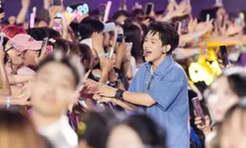 Kỷ lục 200.000 người đu concert ở TPHCM