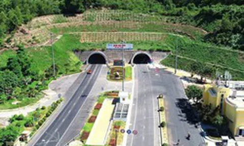 Huy động 100.000 m3 bê tông xây siêu hầm xuyên núi dài nhất Việt Nam: tổng vốn 3.000 tỷ đồng, rút ngắn thời gian di chuyển 1 giờ xuống còn 10 phút