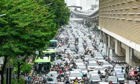 Đường nội đô Hà Nội giảm tốc mạnh, có nơi chỉ di chuyển được 12km/h