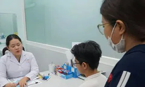5 học sinh mắc não mô cầu: Vì sao TPHCM cấp thuốc dự phòng cho hàng nghìn người?