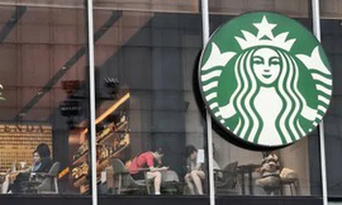 Starbucks ra quy định mới tại 8.000 cửa hàng, khách không còn được ngồi miễn phí nữa