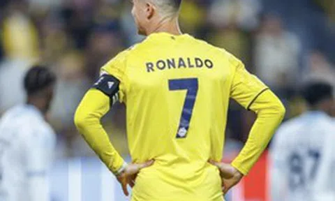 Ronaldo gây chú ý khi từ chối nhận giải thưởng?