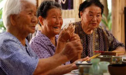 Trò chuyện với 263 người sống thọ nhất thế giới: Bỏ gì thì bỏ nhưng nhất quyết phải duy trì 9 thói quen!