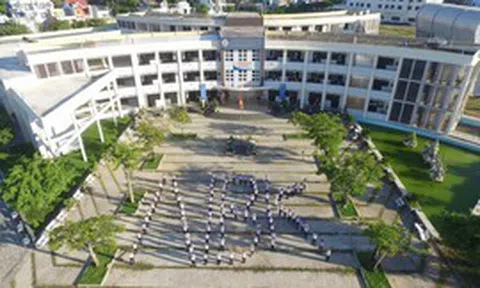 Đây là ngôi trường ở Đà Nẵng có cựu học sinh nổi tiếng lọt đề cử Top 100 Gương mặt đẹp nhất thế giới