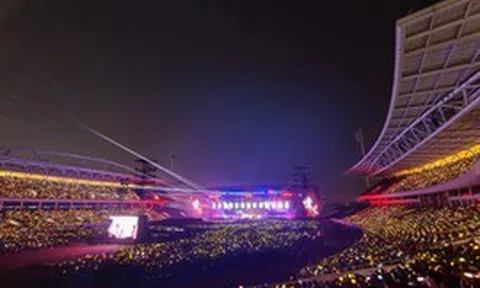 Từ Seoul, Đài Bắc, Nagoya đến Hà Nội vì BIGBANG: Fan sẵn sàng ở lại, sẵn sàng tiêu tiền, nhưng chưa có thêm thứ gì để họ tiếp tục mua