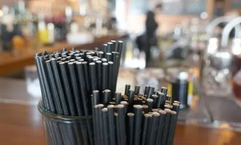 Nghiên cứu mới: Ống hút giấy có chỉ số tác động gây ung thư cao gấp 6,33 lần ống hút nhựa