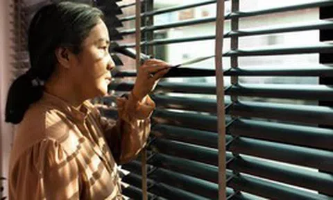 Một kiểu “ăn bám cha mẹ” mới âm thầm xuất hiện: Không ngửa tay xin tiền, không dựa dẫm tài chính, nhưng lại khiến cha mẹ đau lòng hơn cả việc bị xin tiền!