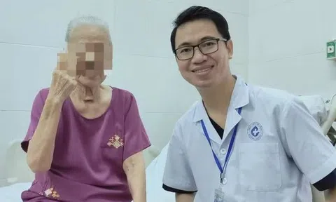 Dằm tre đâm vào tay, cụ bà 77 tuổi nguy kịch