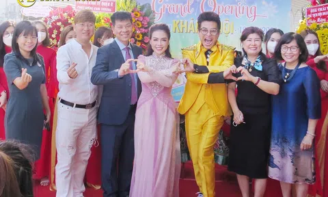 Siêu thị mỹ phẩm AB BEAUTY WORLD chi nhánh Khánh Hội - Quận 4 chào đón nhiều sao Việt hội tụ trong ngày khai trương